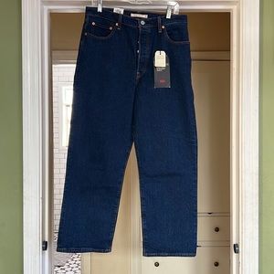 Levi’s Ribcage Ankle Straight Jeans.